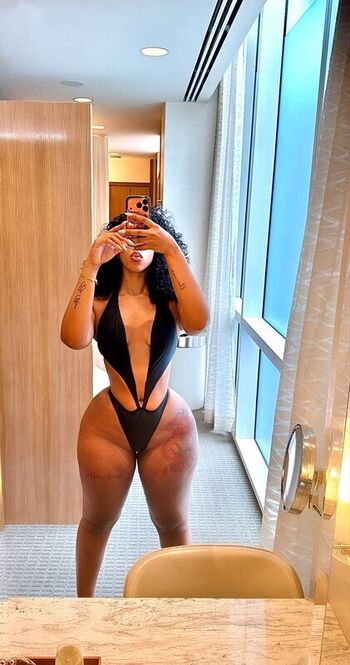 🔥 Aishaaamarie leaked private photo uncensored full