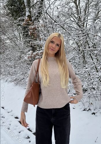 🔥 Anialivo leaked private photo uncensored full