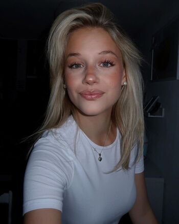 🔥 Annaaaurelia leaked private photo uncensored full