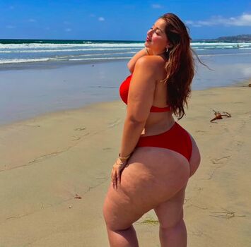 🔥 Curvy goddesses page leaked private photo uncensored full