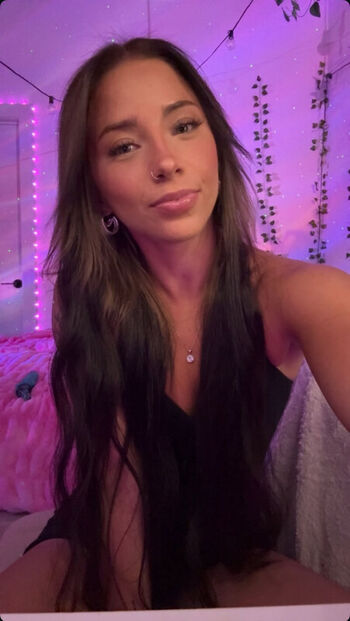 🔥 Emiliaxgrace leaked private photo uncensored full