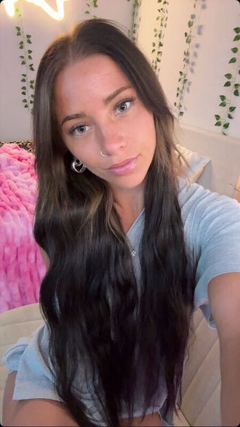 🔥 Emiliaxgrace leaked private photo uncensored full