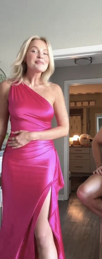 🔥 Hailey malles leaked private photo uncensored full