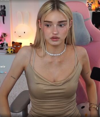 🔥 Honeypuu leaked private photo uncensored full