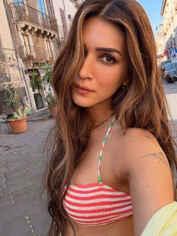 🔥 Kriti sanon page leaked private photo uncensored full