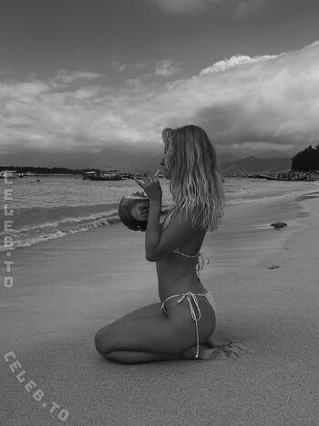 🔥 Livingwithleenaa leaked private photo uncensored full