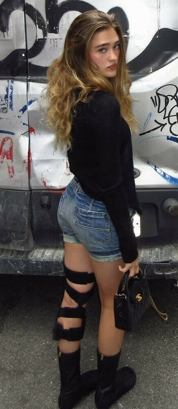 🔥 Lizzy greene leaked private photo uncensored full