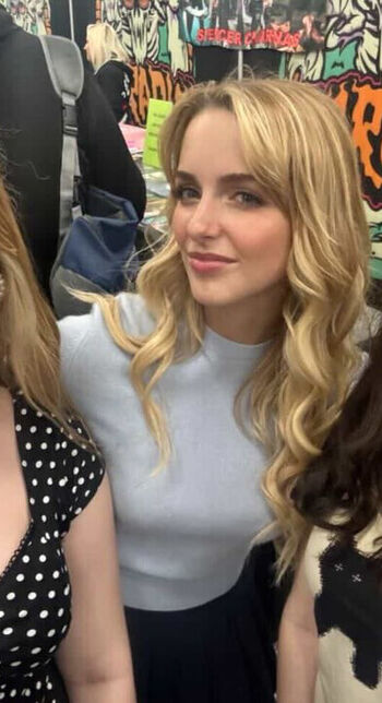 🔥 Mckenna grace  page leaked private photo uncensored full