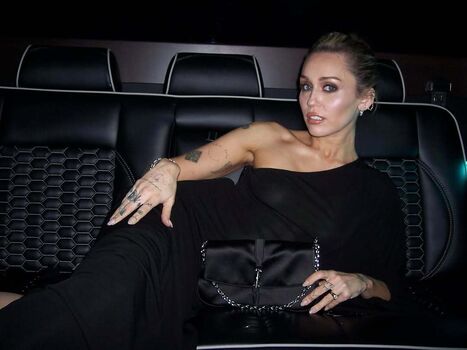 🔥 Miley cyrus page leaked private photo uncensored full