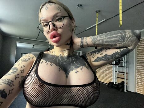 🔥 Nasty bimbo leaked private photo uncensored full