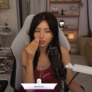 🔥 Pokimane  page leaked private photo uncensored full