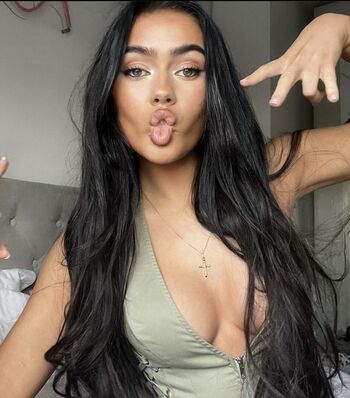 🔥 Roxanarosuu leaked private photo uncensored full