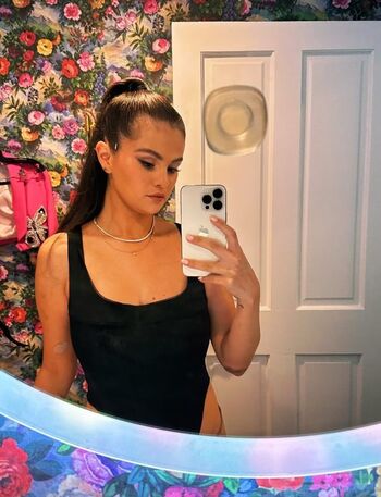 🔥 Selena gomez  page leaked private photo uncensored full