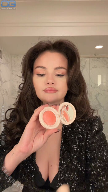 🔥 Selena gomez  page leaked private photo uncensored full